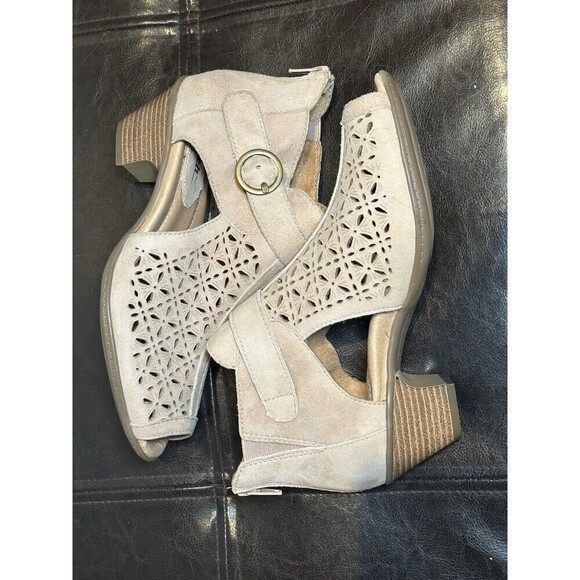 Women’s Earth Kelsey Booties Size 6.5 Wide Dark Blush Suede Open Toe Heels EUC - Picture 4 of 9